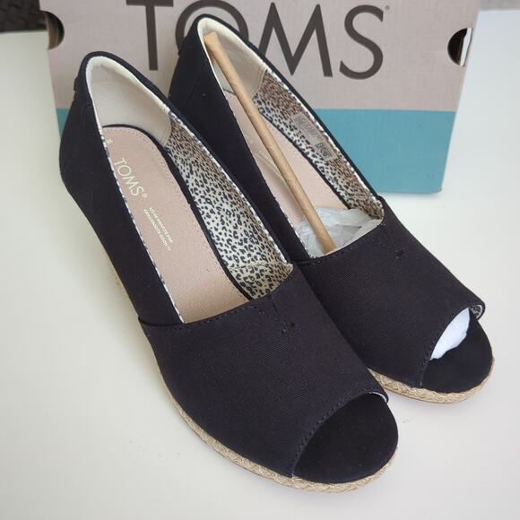 TOMS Wedge Sandals Size 8 Espadrilles Michelle Black Canvas Jute New Box - Picture 1 of 15